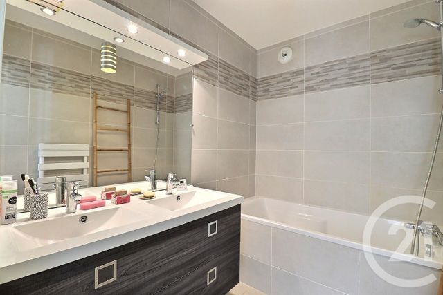 Appartement T4 à vendre - 4 pièces - 82.98 m2 - BORDEAUX - 33 - AQUITAINE - Century 21 Ornano